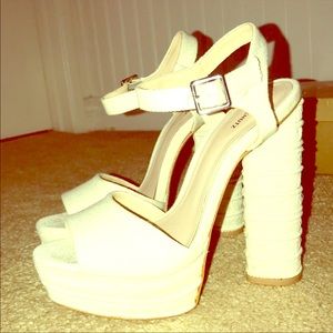 White/cream colored Schutz platform heels 👠size 8